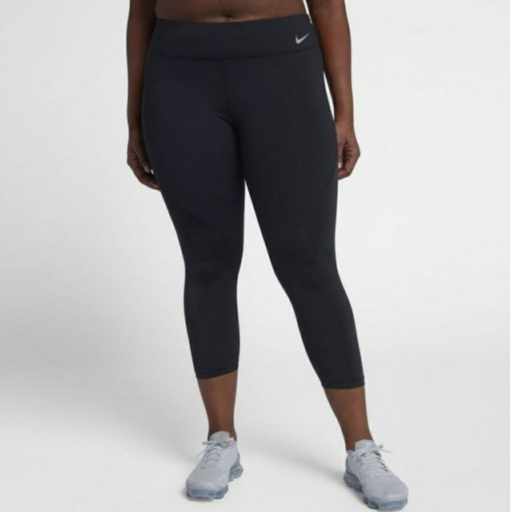 Nike NWT Plus 1X Black Epic Lux Tight Fit Leggings